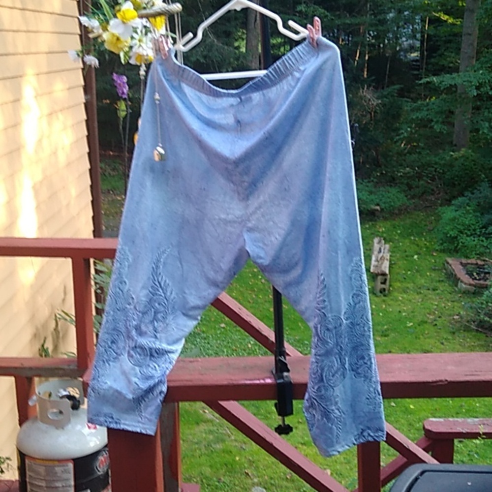 Capris - Picture 4 of 4